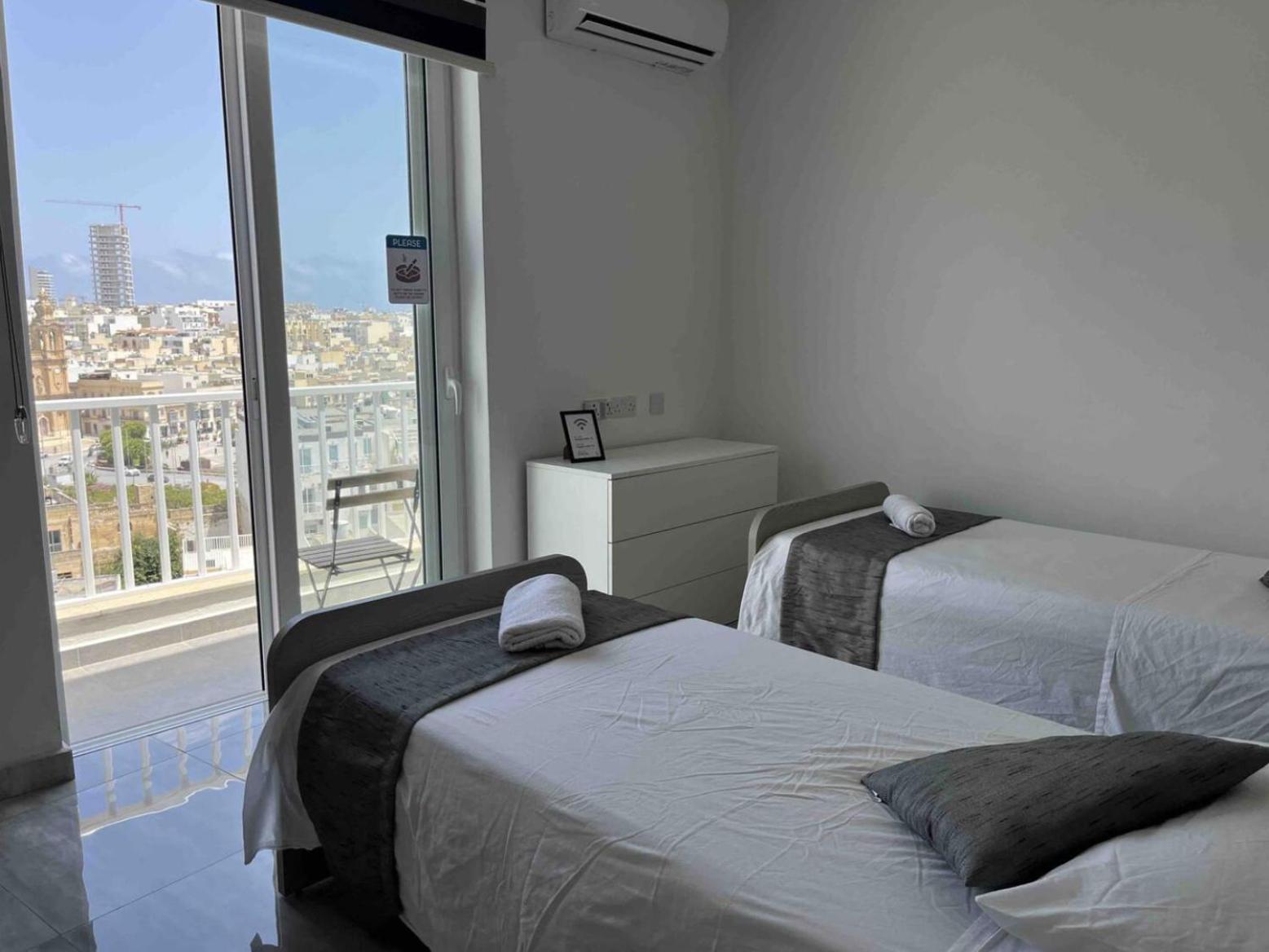 F12 Room 1, Private Room Two Single Beds Shared Bathroom In Shared Flat Msida Exteriér fotografie